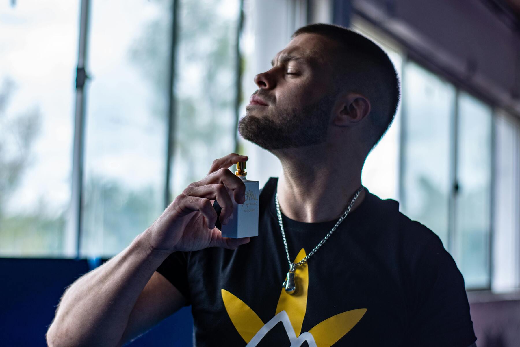 Allt du behöver veta om aftershave: Ett skönhetselixir för män